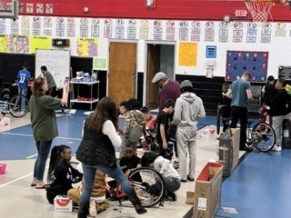 Picture of students building bikes at SCA.